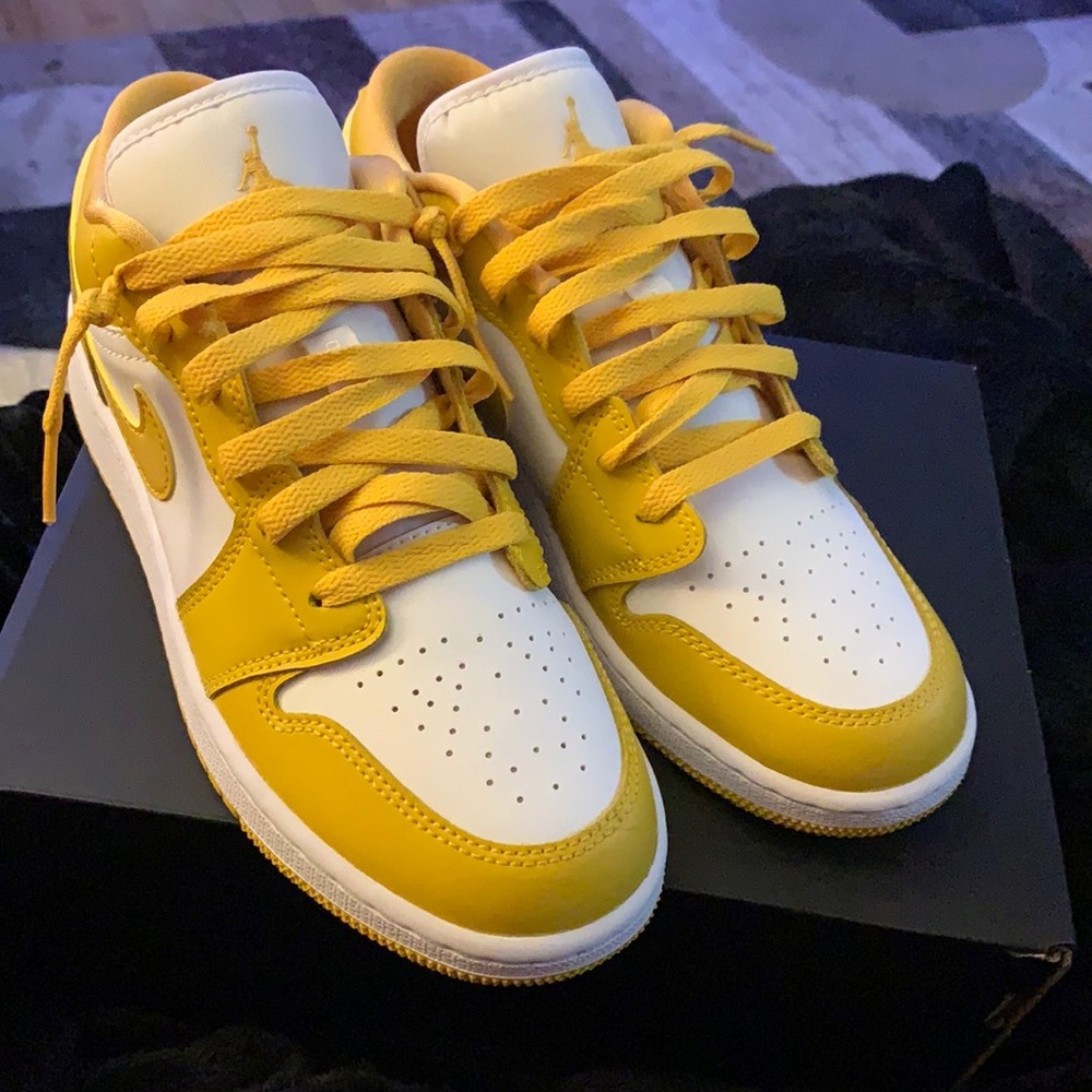 jordan 1s low “pollen”